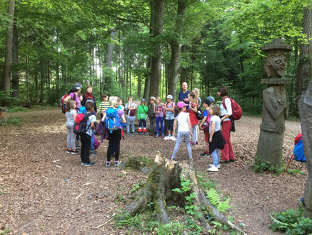Waldtag mit der Unterstufe vom Schulhaus Wyden