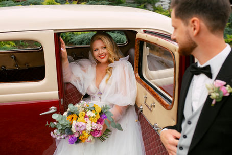 Ultimate Wedding Transportation Limos & Services in Honolulu, HI