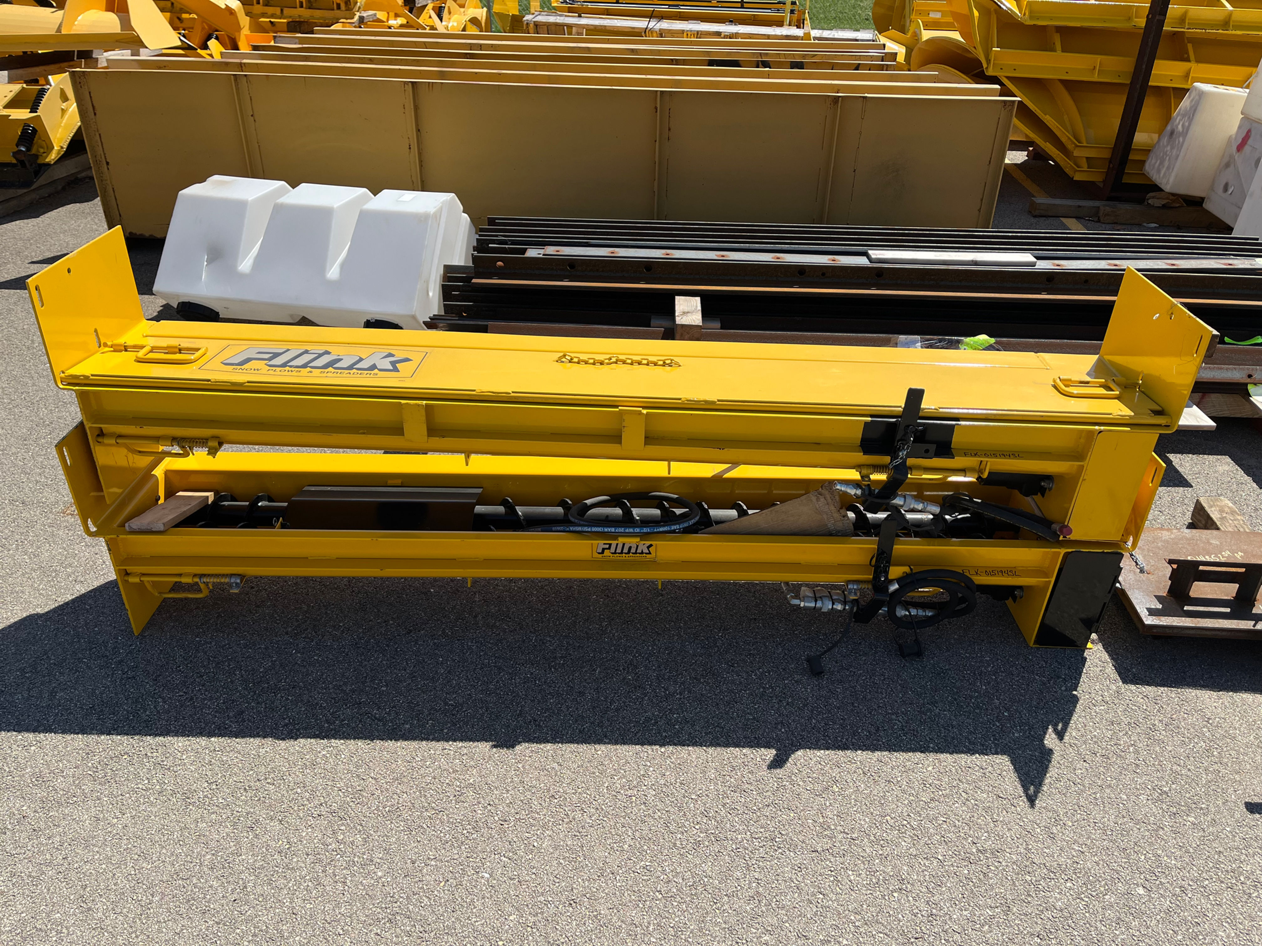 FLINK UT SPREADER, DUAL AUGER, YELLOW