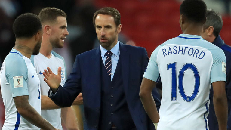 Gareth Southgate with Enlgand players
