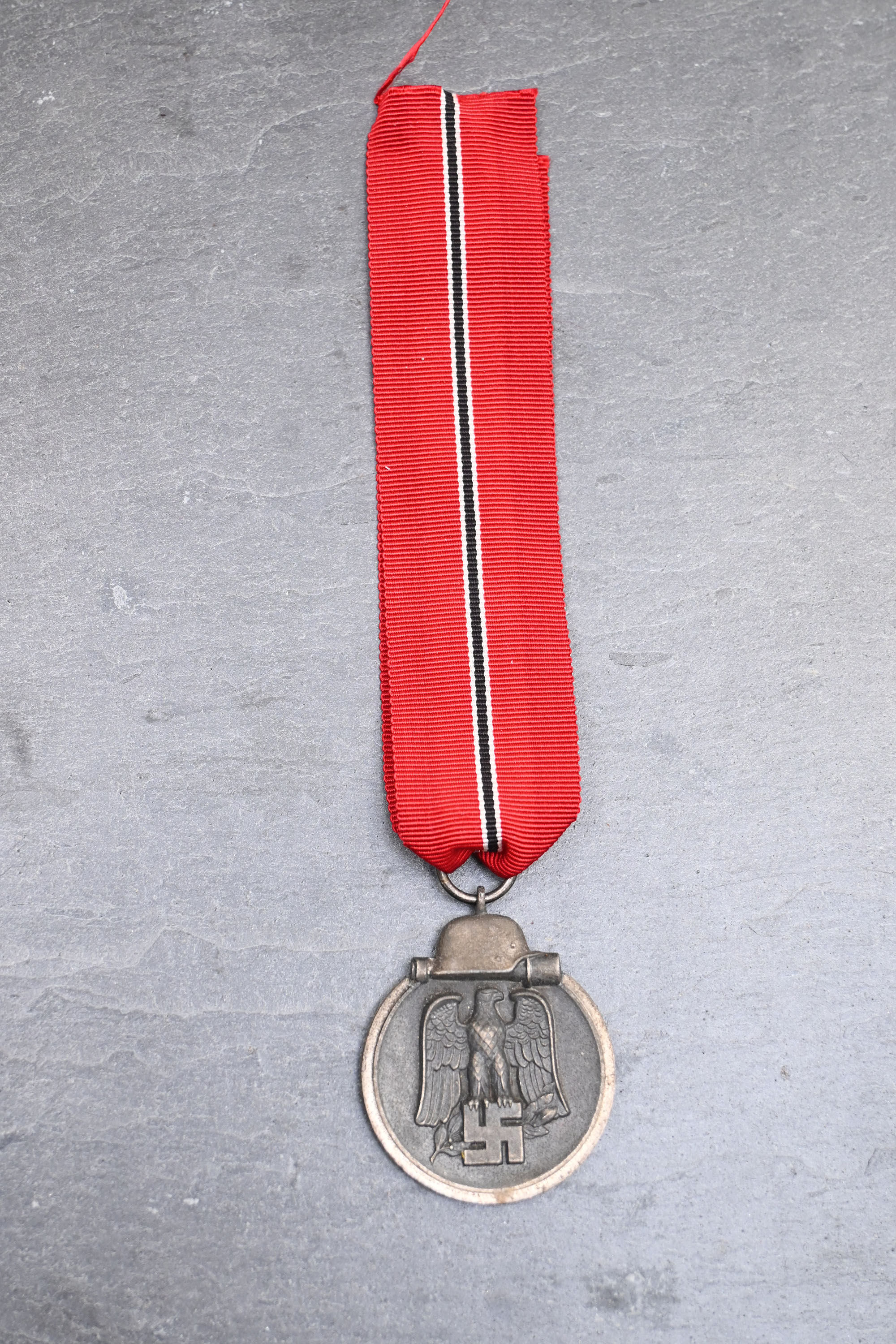 unmarked ost medal.