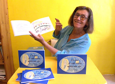 Photo petit livre mains_edited_edited_ed