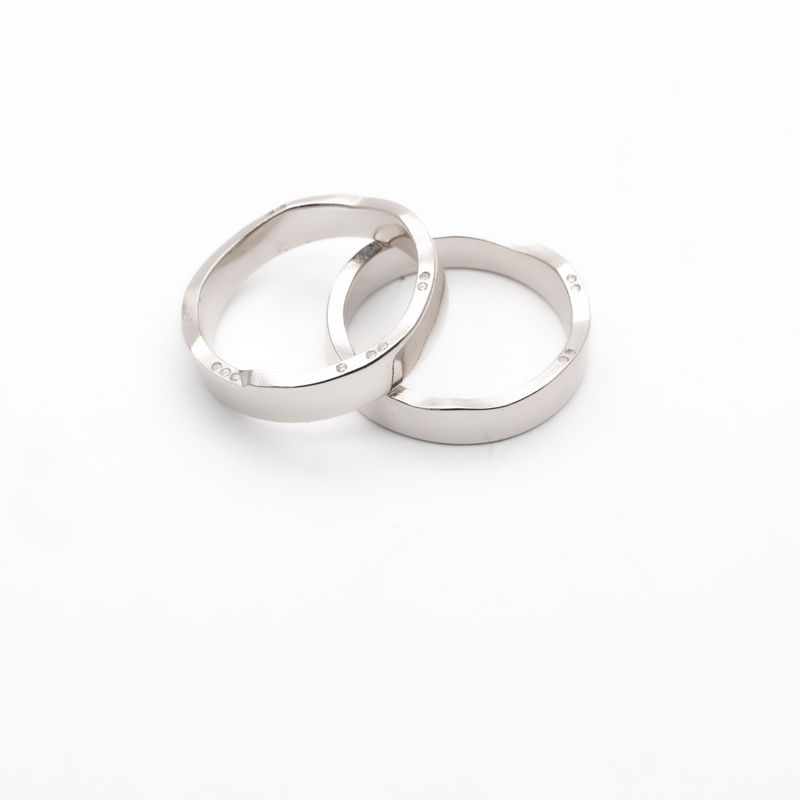 Crack Obsession Ring in White Gold Plated Silver with Zircon Gemstone