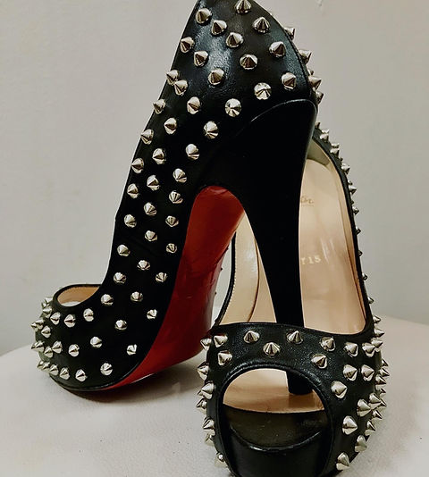 Christian LouBoutin Yolanda Spikes peep-toe pump size 37 | Restyle Christian LouBoutin Yolanda Spikes peep-toe pump size 37 | Restyle