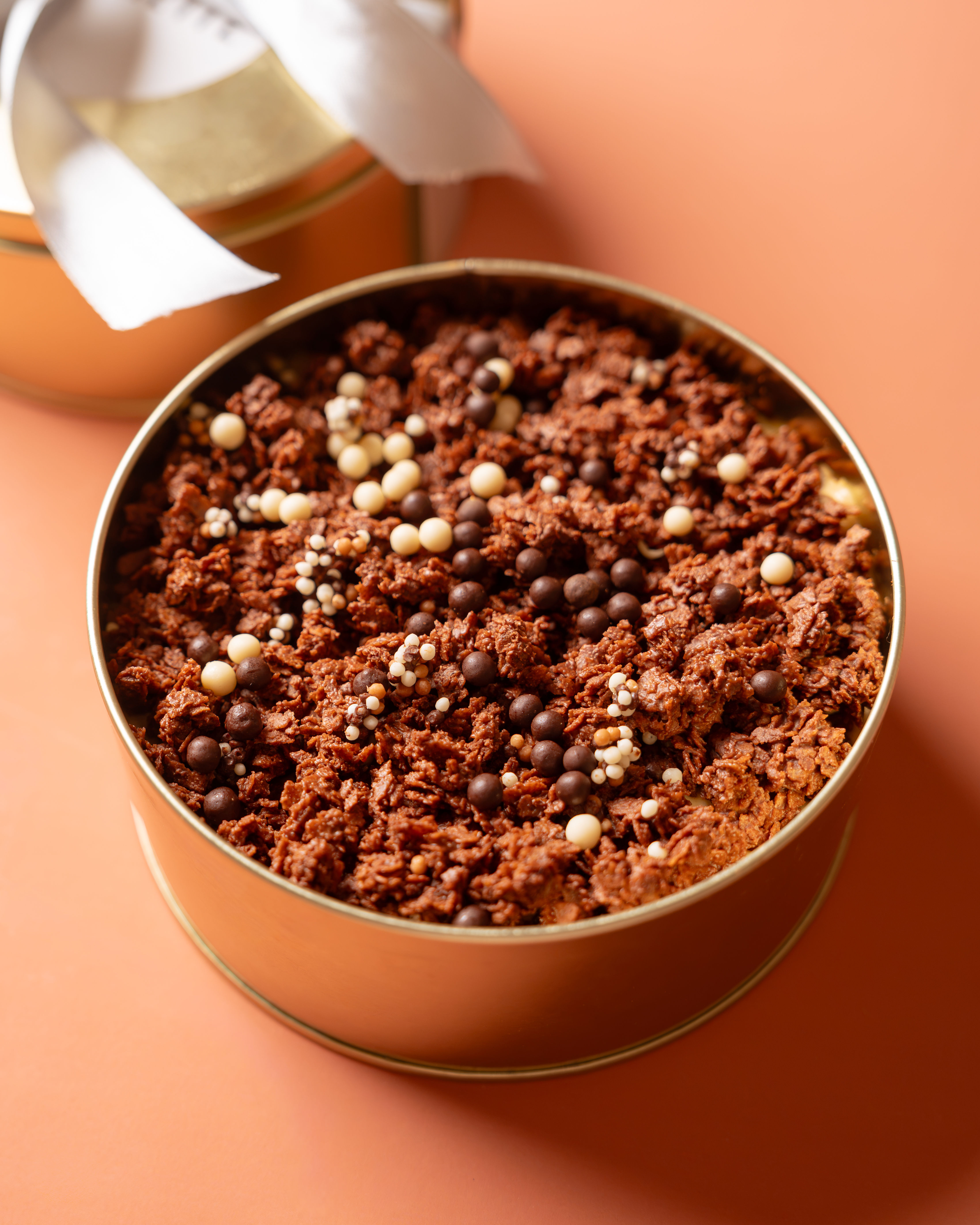 chocolate and honeycomb cake tin
