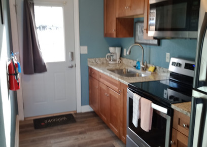 Cabin 5 Kitchen.jpeg