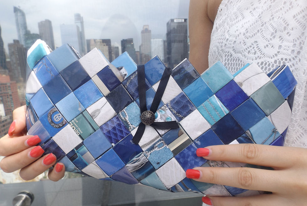 Thumbnail: Fashionable Paper Clutch Purse