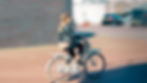 Foto van Patricia die aan het fietsen is.