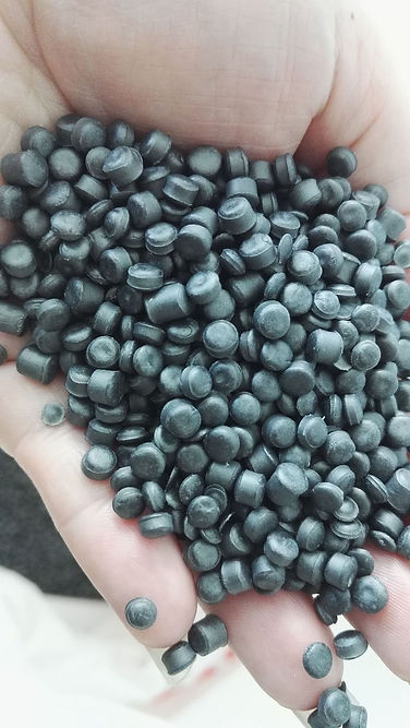 Plastic_pellets_for_injection_molding.jp