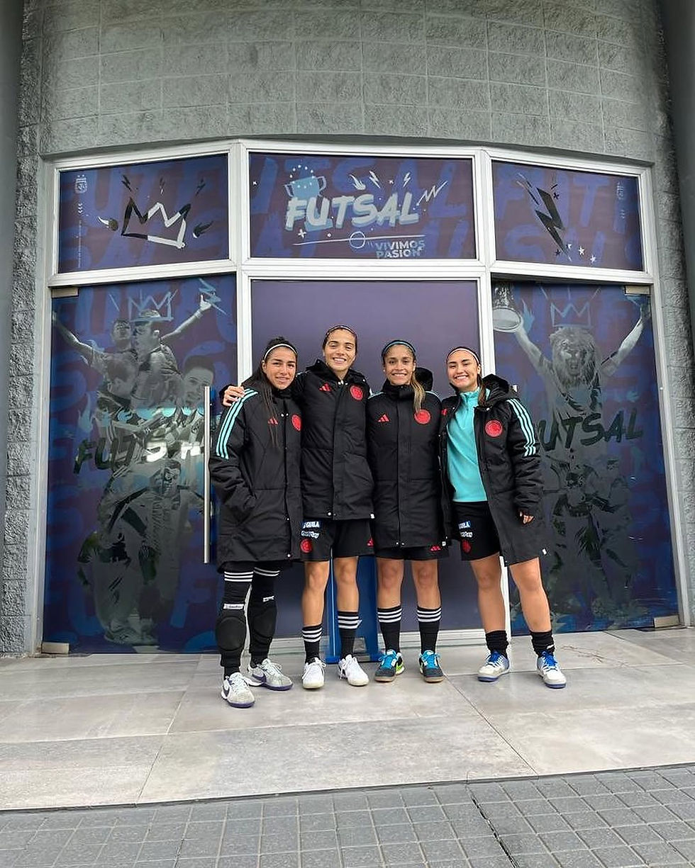 Allison junto a compañeras de la Selección Colombia Foto: RRSS