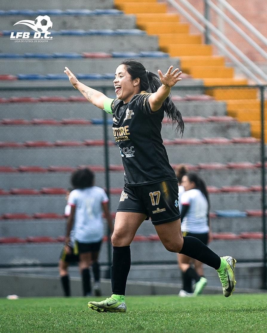Lisseth Moreno celebrando un gol de Future Soccer