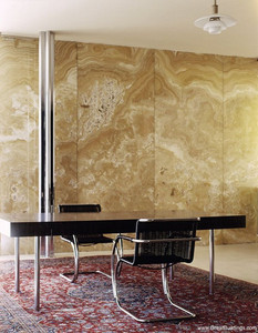 MR Side Chair de Mies Van der Rohe no Pavilhão Barcelona.