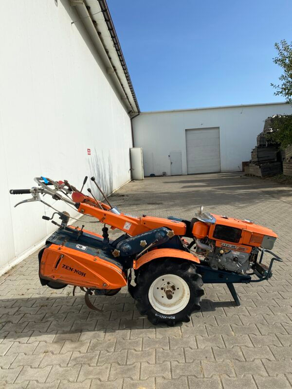 Miniatura: Ciągnik jednoosiowy z glebogryzarką KUBOTA GA85