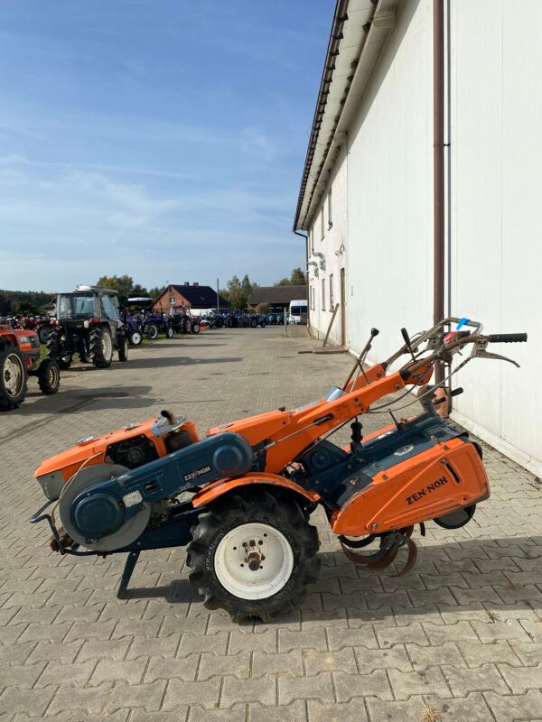 Miniatura: Ciągnik jednoosiowy z glebogryzarką KUBOTA GA85