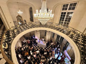 Comment Choisir le DJ Parfait pour Votre Mariage à Paris : Guide et Conseils d'Experts