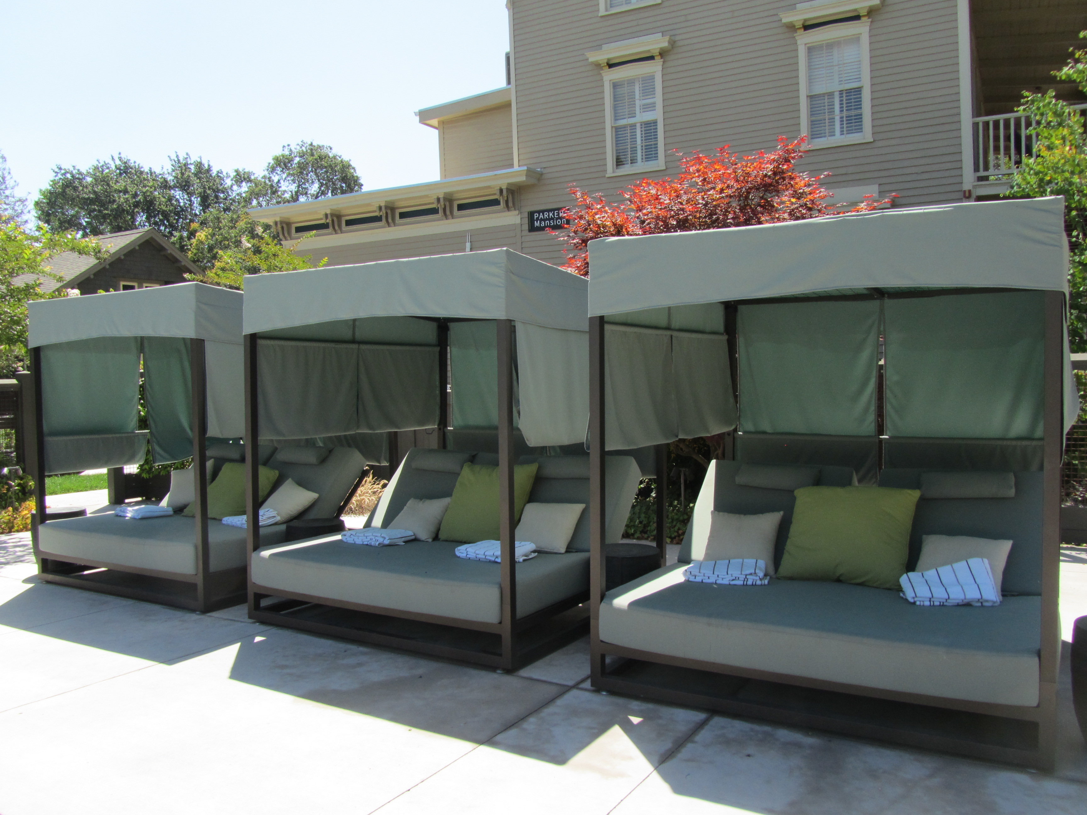 Senza Hotel Outdoor Cabanas