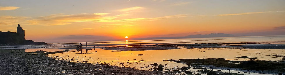 Photograph of sunset in Ayrshire, where Nera Luxury Candles is based. Photo at Greenan Shore. Featuring Greenan Castle.
