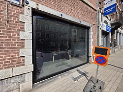Vitrine alu noir - Aywaille - CBS.jpg
