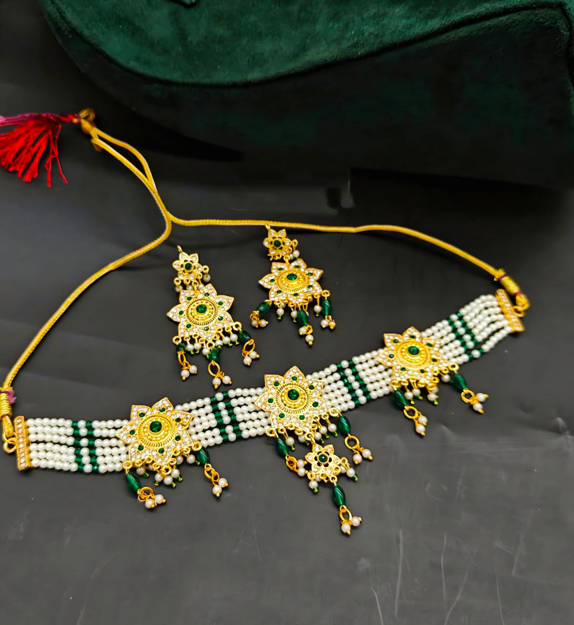 Multi-layered white pearl choker