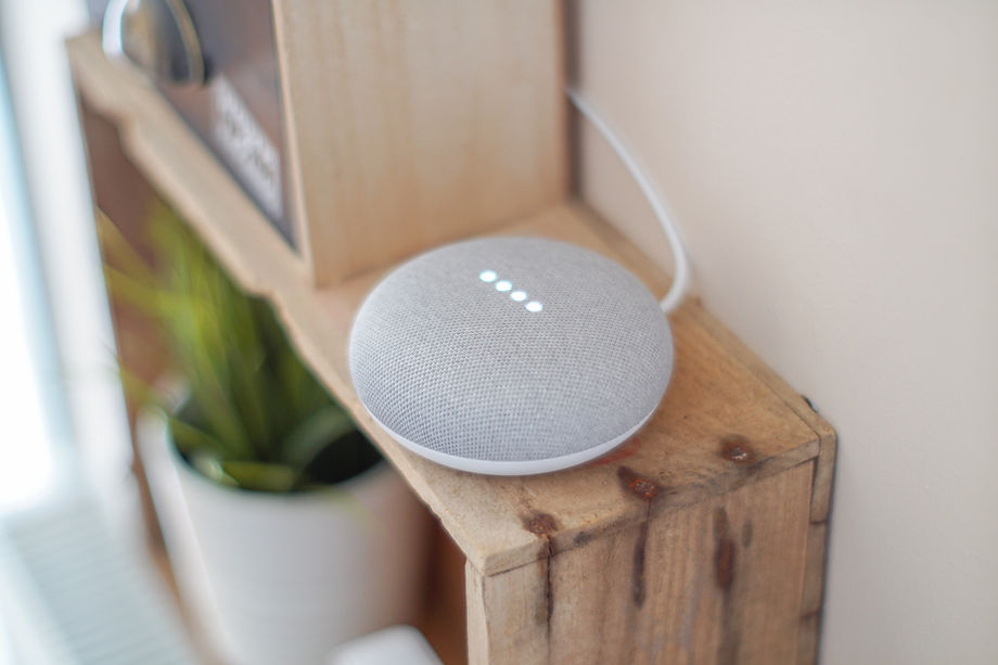 gadget-google-assistant-google-home-1072