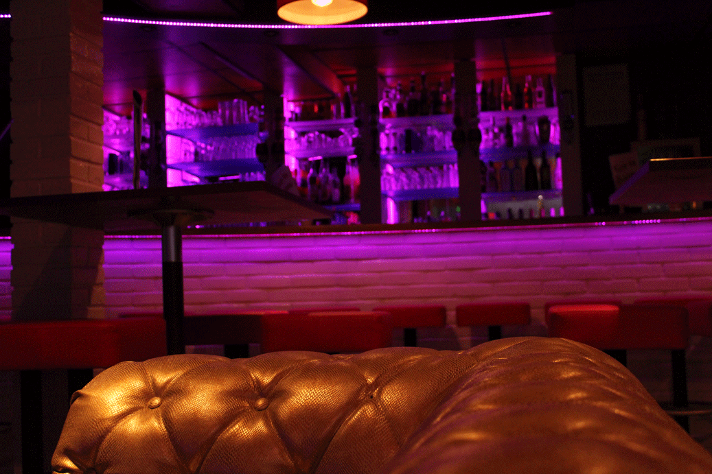 Le Bar vue des sofas