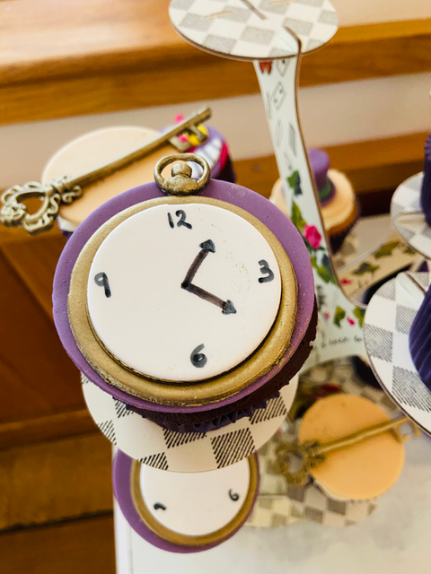 Alice In Wonderland Cake and Cupcakes (28).heic