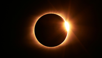 Hoy, 12 de agosto de 2026, el cielo reúne cuatro fenómenos astronómicos en un solo día