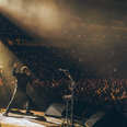 La nota habla sobre la gran oferta de conciertos y eventos musicales que tendrá la Ciudad de México durante junio y julio de 2026, coincidiendo con la temporada futbolera internacional. Destaca presentaciones de artistas nacionales e internacionales como System Of A Down, ZAYN, Caifanes, Grupo Firme y ENHYPEN, mostrando que la música también será protagonista del verano en la capital del país.