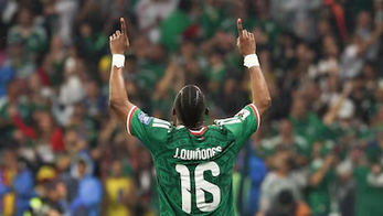 De las calles de Magüí Payán, Colombia, a los escenarios más importantes del futbol mundial. Julián Quiñones construyó su carrera a base de disciplina, talento y sacrificio. Tras brillar en la Liga MX, obtuvo la nacionalidad mexicana y cumplió el sueño de representar al Tricolor. Su historia es un ejemplo de que la perseverancia puede convertir cualquier sueño en realidad.
