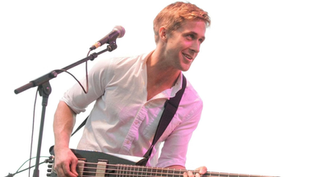 Después de 17 años Ryan Gosling revive Dead Man’s Bones con nueva música