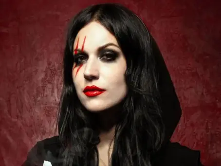 LACUNA COIL'den CRISTINA SCABBIA'nın Metalin 'En Ateşli Hatunlarından' Biri Olarak Anılmakta Hiçbir Sorunu Yok