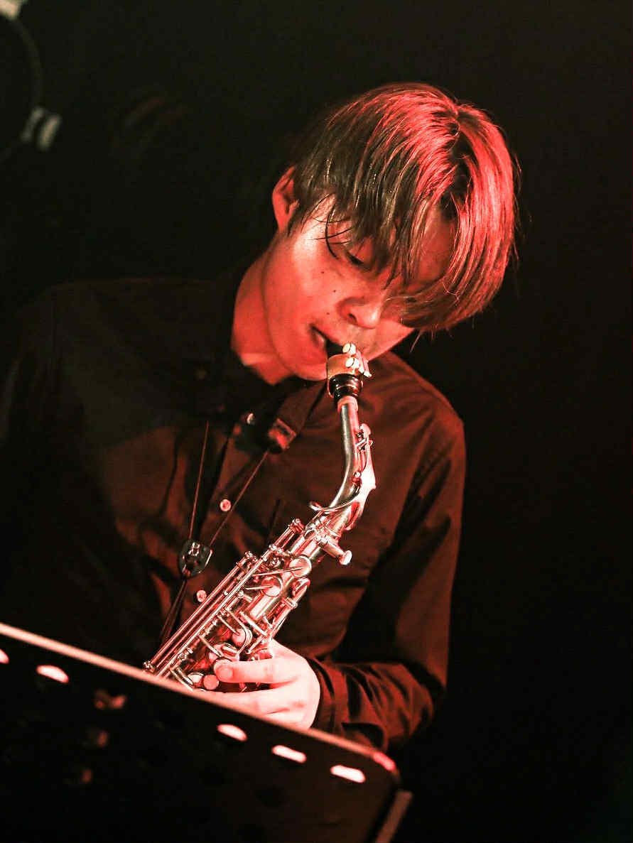 宇津木 紘一:saxophone