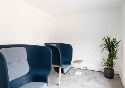 Bequeme Schalensitze für ruhiges Arbeiten