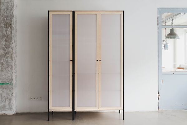 Polycarbonat_Kleiderschrank_urselmann_interior.jpeg