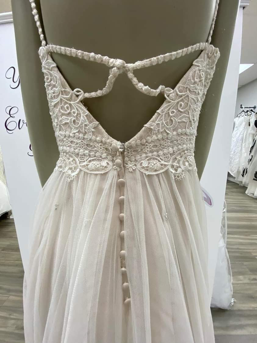 Thumbnail: Size 12 Stella York Ivory A-Line Gown