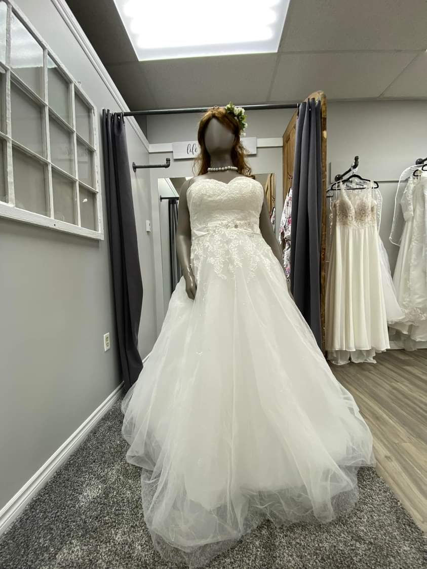 New Size 18 Ivory Tulle Ball Gown 
