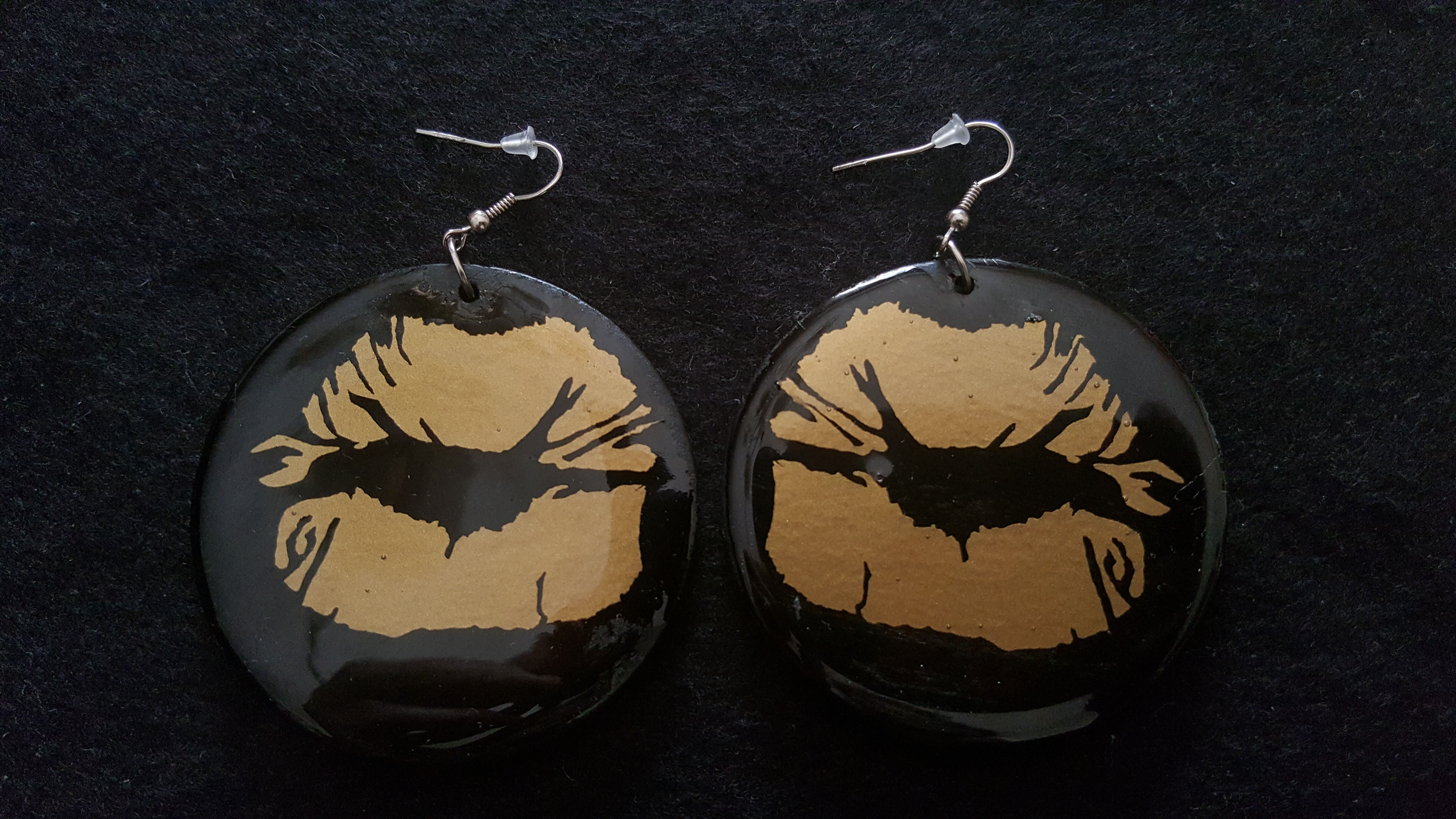 Gold Lips Black Earrings