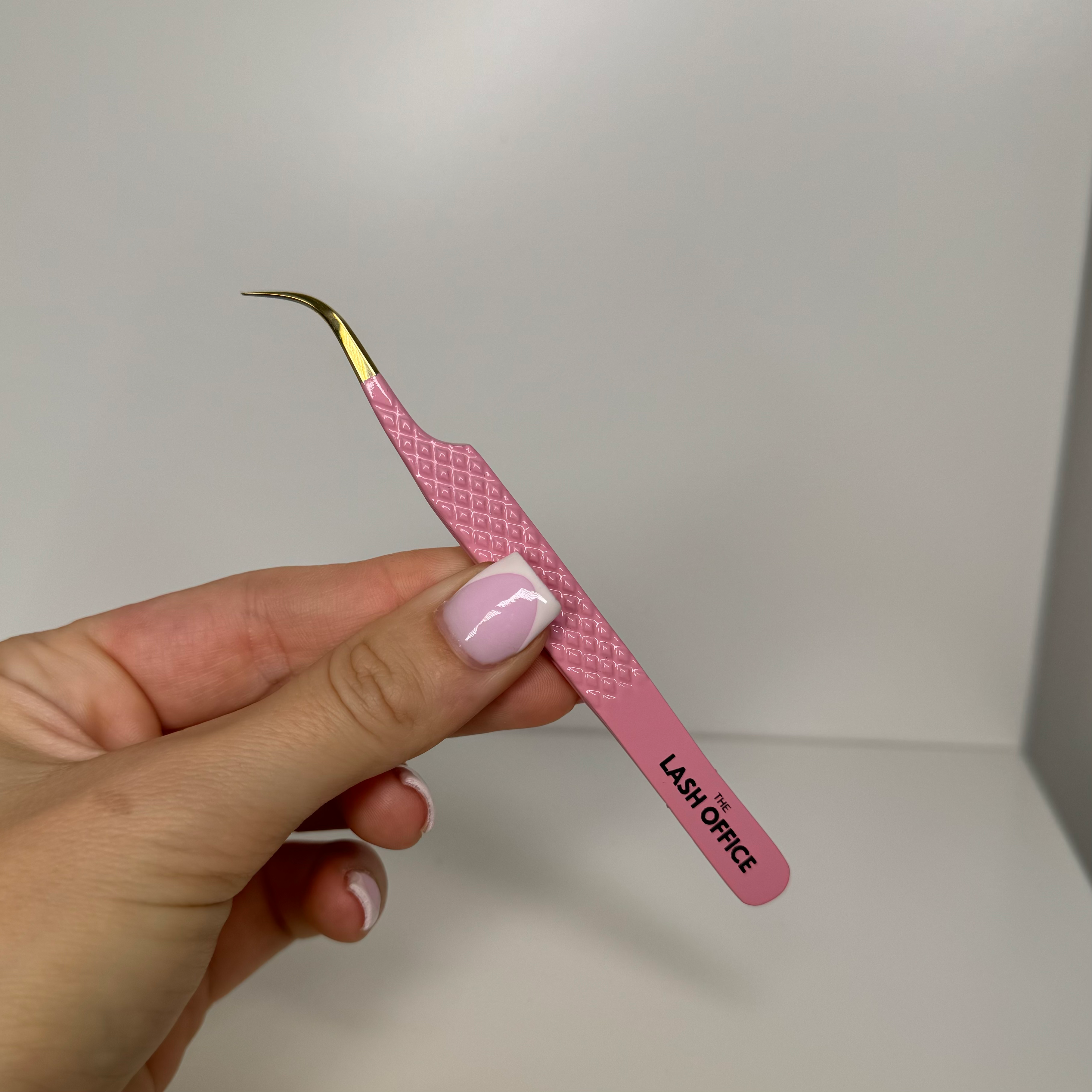 'Curved' Tweezer