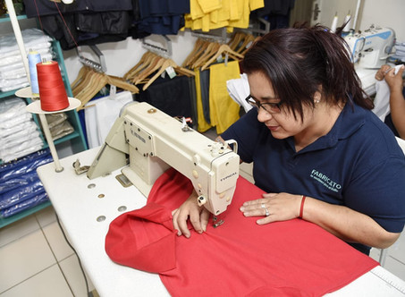 Fabricamos UNIFORMES EMPRESARIALES e INDUSTRIALES de USO INTENSIVO sobre pedidos.