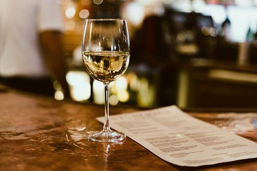 Syv av ti nordmenn har ikke endret alkoholvaner