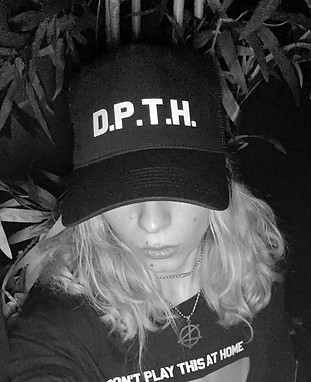 dpth-hat-techno-label-milano-merch-girl_edited_edited.jpg