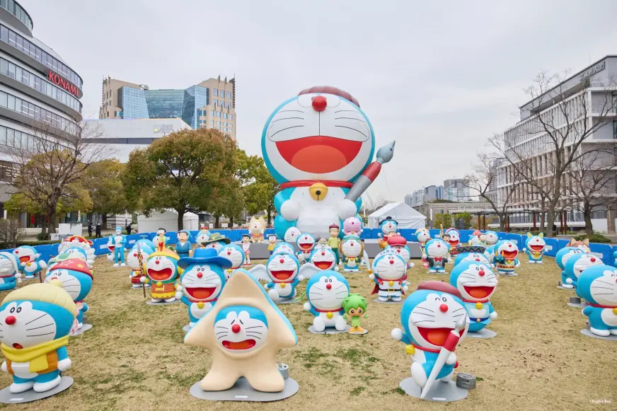  100 尊等身大哆啦A夢模型盛大集結