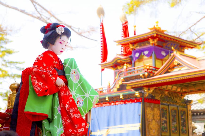 兒童歌舞伎進行表演中