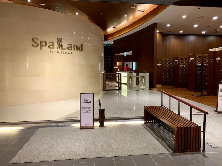 新世界百貨 SPA LAND（Centum City）入口處