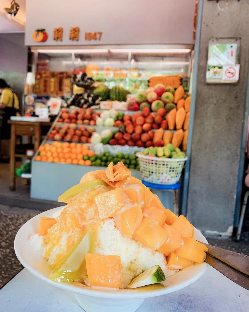 「莉莉水果店」的水果冰，碎冰與新鮮水果一起入口時清爽又消暑