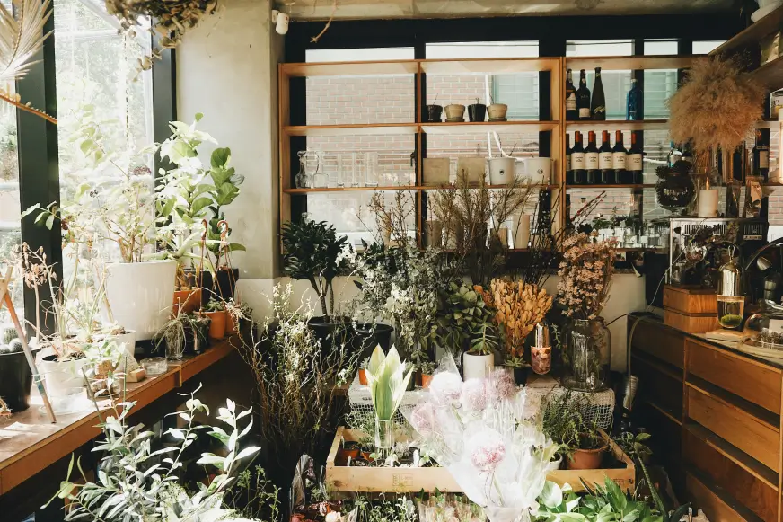 東京花店推薦春分之日日本花店散步，花店內充滿了各種花束