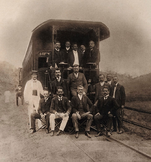 trechos 15 e 16 - Locomotiva na estação de Leopoldina.jpg