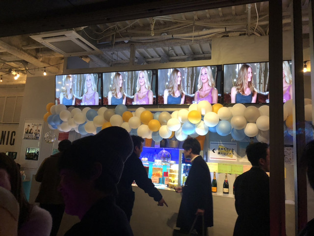 Image of people talking inside Standing Bar SHIFT
