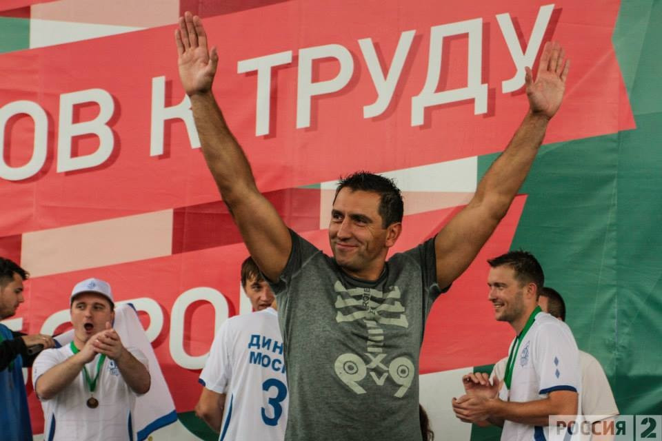 Телеведущий Денис Стойов