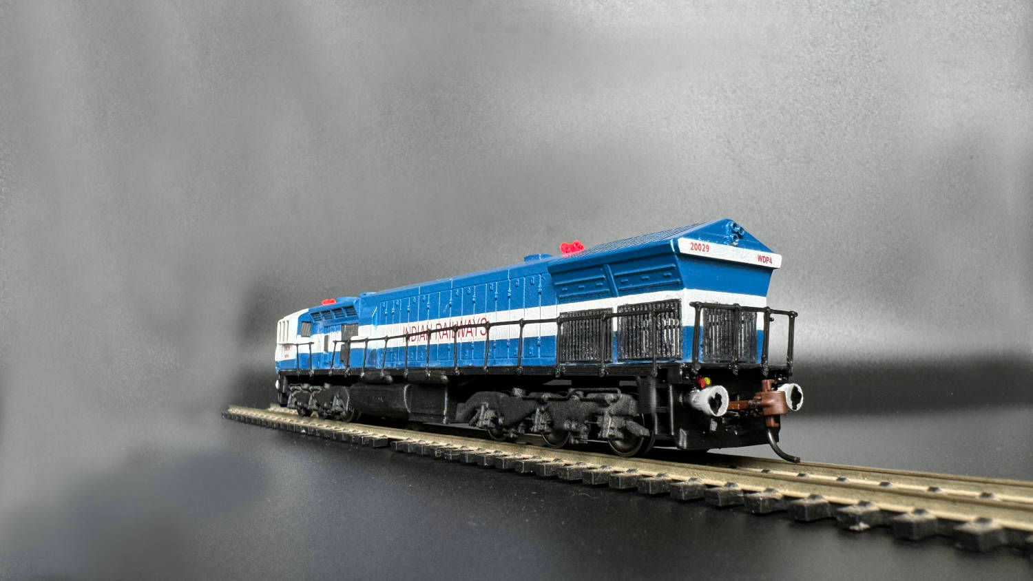 The Pink Engine WDP4 HO long hood